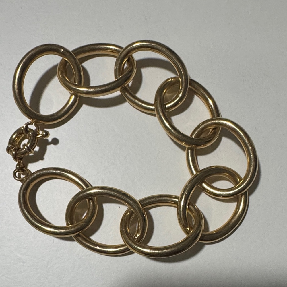Luxurious Gold Chain Bracelet